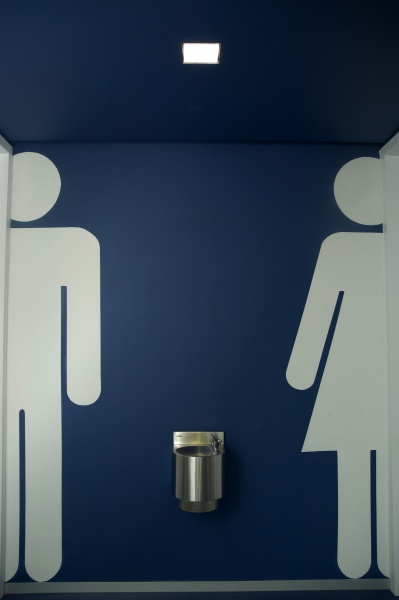 Symbool jongen en meisje voor toilet