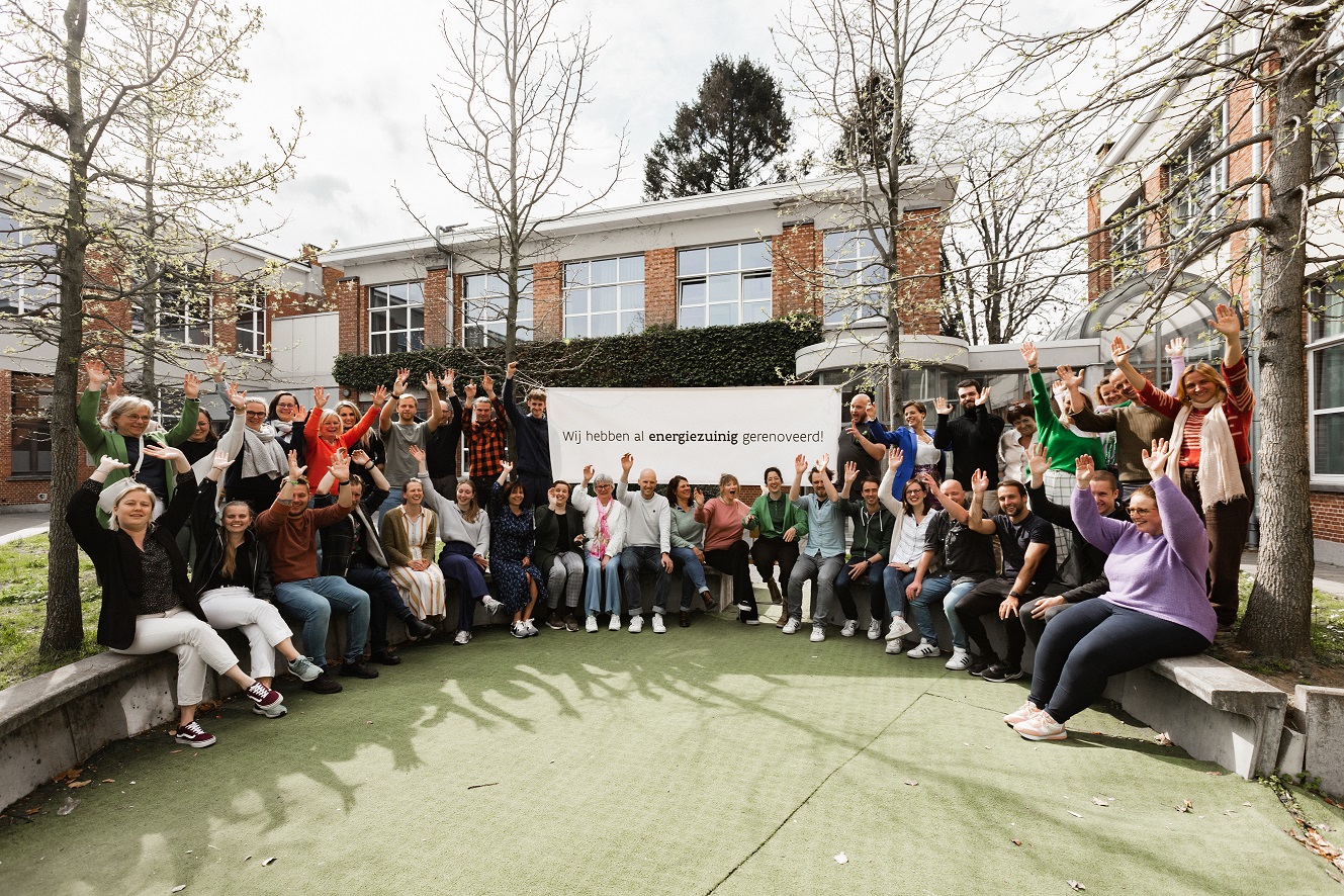 Schoolteam voor schoolgebouw Sint - Ludgardisschool Merksem fotograaf MediaMixer