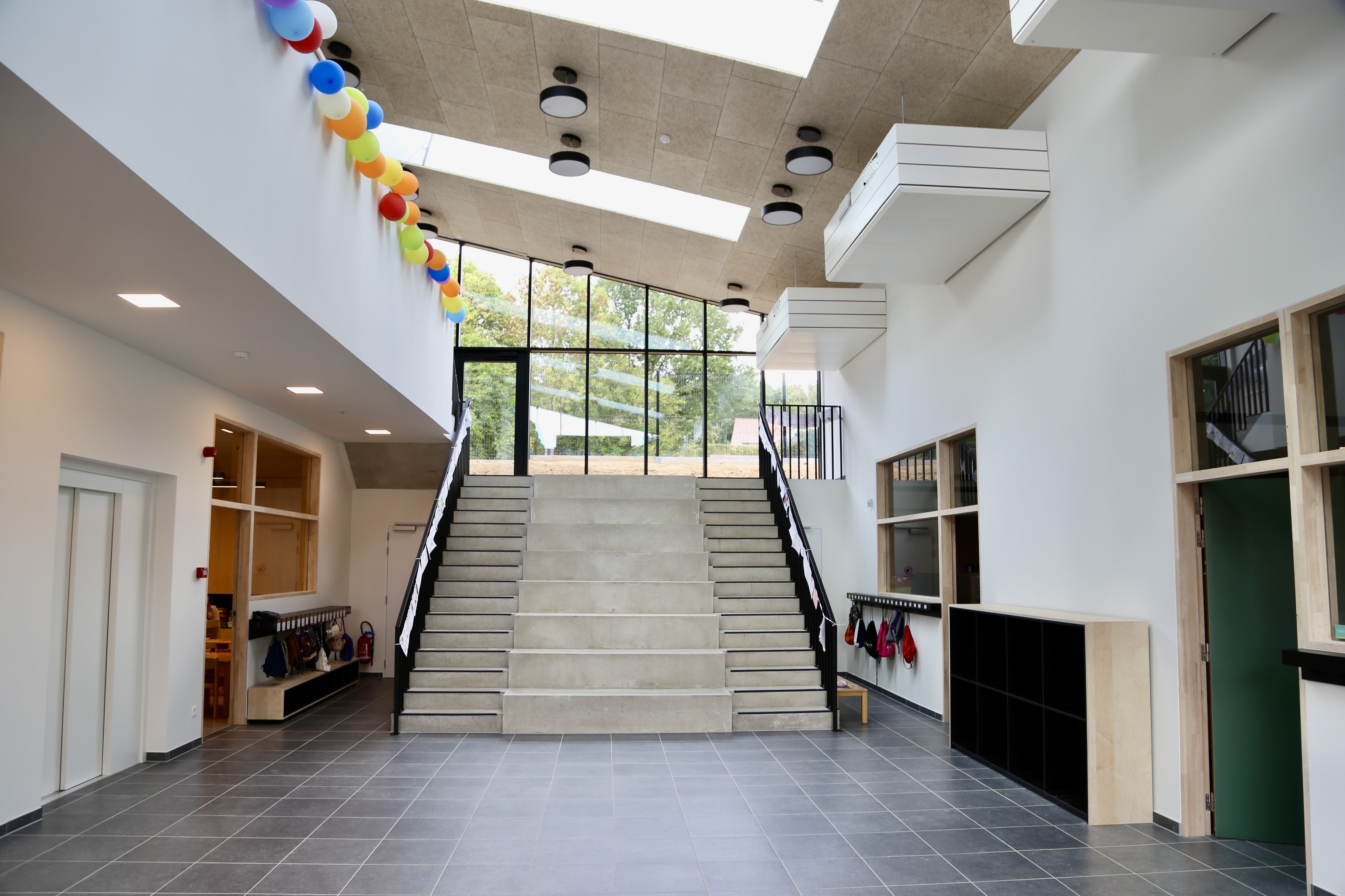 Trappenhal in inkomhal Den Elzas Loonbeek fotograaf LABO architecten bvba